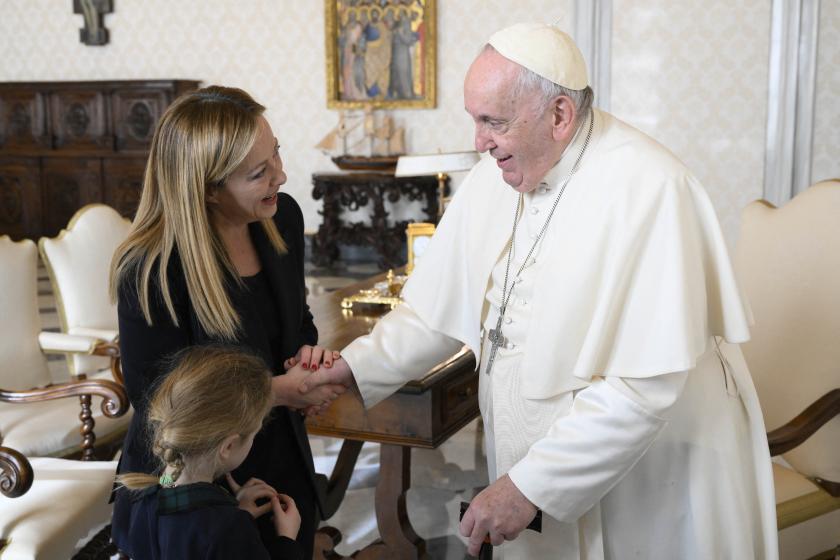 This photo taken and handout on January 10, 2023 by The Vatican Media shows Pope Francis with Italian Prime Minister Giorgia Meloni and dougther during their private audience at the Vatican on January 10, 2023. Simone Risoluti / VATICAN MEDIA This photo taken and handout on January 10, 2023 by The Vatican Media shows Pope Francis with Italian Prime Minister Giorgia Meloni and dougther during their private audience at the Vatican on January 10, 2023. Simone Risoluti / VATICAN MEDIA