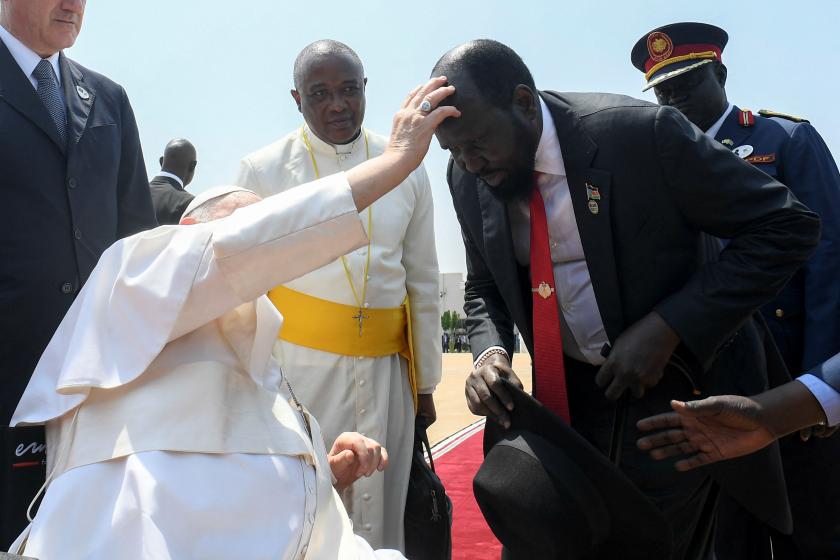 This handout photo taken and released on February 5, 2023 by the Vatican Media shows Pope Francis (L) blessing President of South Sudan Salva Kiir (2nd R) before the pope departs South Sudan, at the Juba International Airport in Juba. Pope Francis wraps up his pilgrimage to South Sudan with an open-air mass on February 5, 2023 after urging its leaders to focus on bringing peace to the fragile country torn apart by violence and poverty. The three-day trip is the first papal visit to the largely Christian country since it achieved independence from Sudan in 2011 and plunged into a civil war that killed nearly 400,000 people. VATICAN MEDIA / AFP This handout photo taken and released on February 5, 2023 by the Vatican Media shows Pope Francis (L) blessing President of South Sudan Salva Kiir (2nd R) before the pope departs South Sudan, at the Juba International Airport in Juba. Pope Francis wraps up his pilgrimage to South Sudan with an open-air mass on February 5, 2023 after urging its leaders to focus on bringing peace to the fragile country torn apart by violence and poverty. The three-day trip is the first papal visit to the largely Christian cou