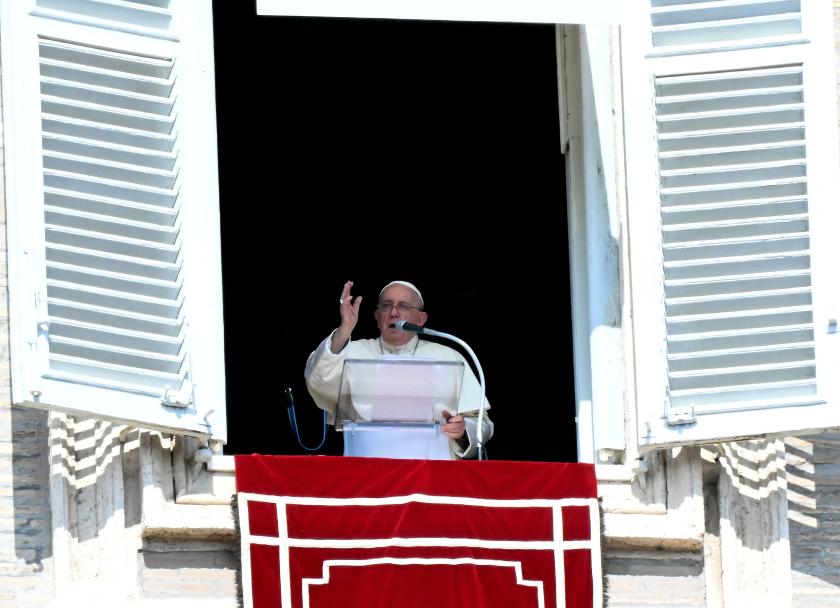 Pope Francis delivers his blessing to the pilgrims during the Sunday Angelus prayer in St.Peter's Square at the Vatican on October 1, 2023. Filippo MONTEFORTE / AFP Pope Francis delivers his blessing to the pilgrims during the Sunday Angelus prayer in St.Peter's Square at the Vatican on October 1, 2023. Filippo MONTEFORTE / AFP