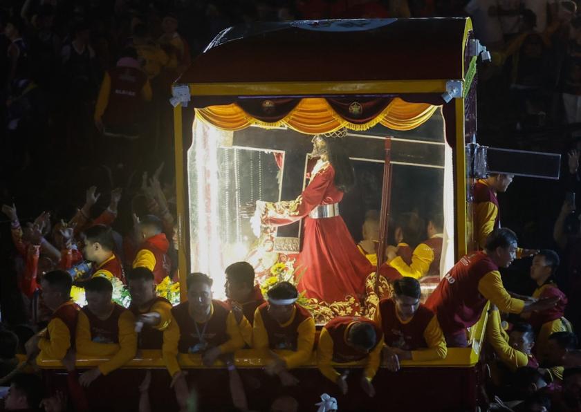 Catholic devotees participate in the early morning procession marking the feast day of the Black Nazarene at the Quirino Grandstand park in Manila, Philippines, 09 January 2024. The Black Nazarene feast day honoring Jesus Christ is one of the first major celebrations for Catholics at the start of every year, and is highlighted by a whole day procession of barefoot devotees. EPA/ROLEX DELA PENA Catholic devotees participate in the early morning procession marking the feast day of the Black Nazarene at the Quirino Grandstand park in Manila, Philippines, 09 January 2024. The Black Nazarene feast day honoring Jesus Christ is one of the first major celebrations for Catholics at the start of every year, and is highlighted by a whole day procession of barefoot devotees. EPA/ROLEX DELA PENA