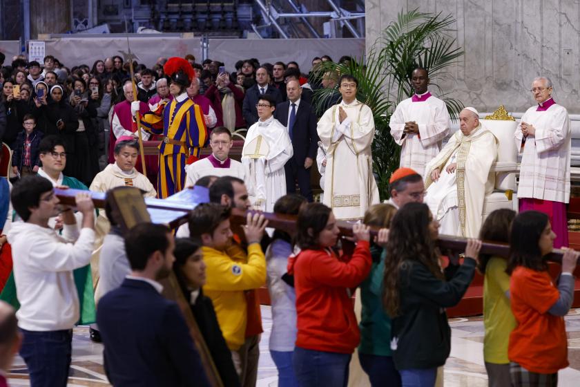 Youth from Portugal handover the wooden cross of the World Youth Days to South Korea's representants during a holy mass on World Youth Day at St Peter's basilica in The Vatican, on November 24, 2024. South Korea's will host the Catholics World Youth Days 2027. Filippo MONTEFORTE / AFP Youth from Portugal handover the wooden cross of the World Youth Days to South Korea's representants during a holy mass on World Youth Day at St Peter's basilica in The Vatican, on November 24, 2024. South Korea's will host the Catholics World Youth Days 2027. Filippo MONTEFORTE / AFP