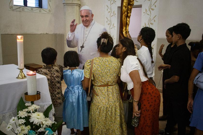Catholics gather to touch a life-size cardboard cutout of Pope Francis, who is currently hospitalized in Rome for pneumonia, during Sunday mass at the Church of Santo Antonio de Motael in Dili, East Timor, on February 23, 2025. VALENTINO DARIELL DE SOUSA / AFP Catholics gather to touch a life-size cardboard cutout of Pope Francis, who is currently hospitalized in Rome for pneumonia, during Sunday mass at the Church of Santo Antonio de Motael in Dili, East Timor, on February 23, 2025. VALENTINO DARIELL DE SOUSA / AFP