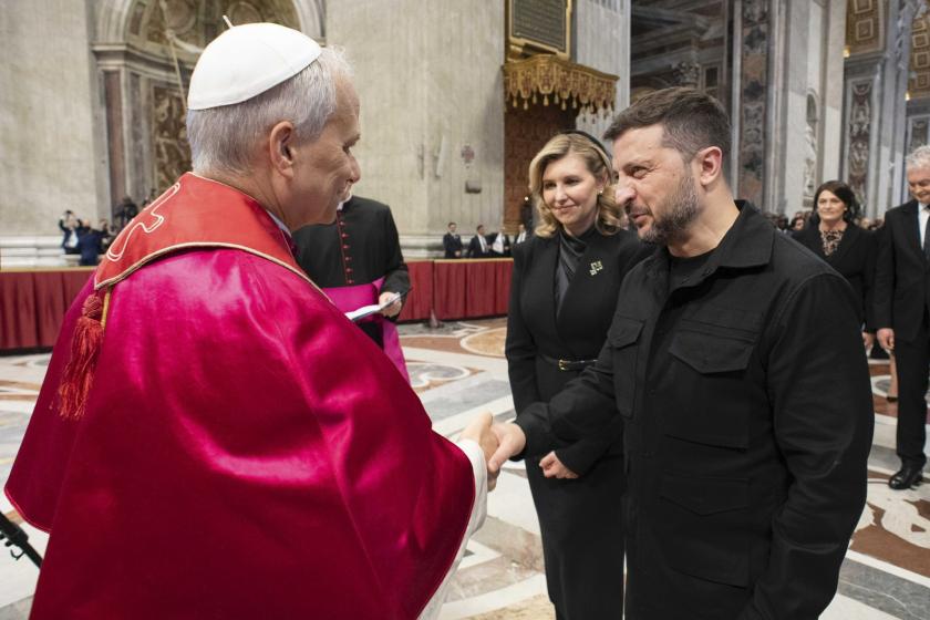 A handout photo made available by the Presidential Press Service shows Pope Leo XIV (L) talking to Ukraine's President Volodymyr Zelensky (R) and his wife, Olena Zelenska (C), after a Holy Mass for the beginning of his pontificate in St. Peter's Basilica in the Vatican City, 18 May 2025. EPA/PRESIDENTIAL PRESS SERVICE