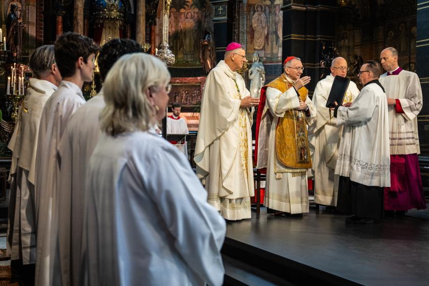 Pietro Parolin, de tweede man van de katholieke kerk, tijdens een bezoek aan Amsterdam in het teken van het 750-jarige bestaan van de stad. Hij draagt de mis op in de basiliek van de Heilige Nicolaas. ANP DINGENA MOL Pietro Parolin, de tweede man van de katholieke kerk, tijdens een bezoek aan Amsterdam in het teken van het 750-jarige bestaan van de stad. Hij draagt de mis op in de basiliek van de Heilige Nicolaas. ANP DINGENA MOL