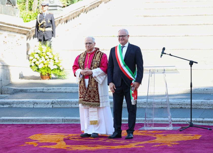 Pope Leo XIV (L) receives the homage of the Mayor of Rome, Roberto Gualtieri, and the City of Rome at the foot of the Campidoglio steps in Rome, Italy, 25 May 2025. EPA/ALESSANDRO DI MEO Pope Leo XIV (L) receives the homage of the Mayor of Rome, Roberto Gualtieri, and the City of Rome at the foot of the Campidoglio steps in Rome, Italy, 25 May 2025. EPA/ALESSANDRO DI MEO