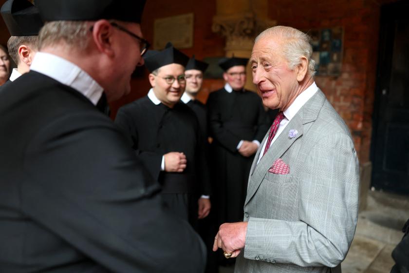 Mannen in zwarte kleding