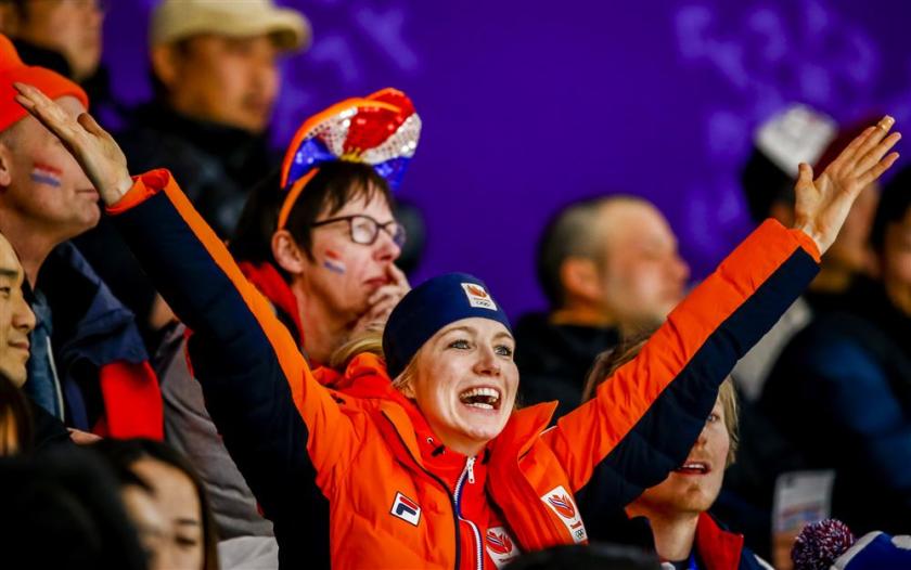 Carlijn Achtereekte op de tribune van de Winterspelen. Foto: ANP Carlijn Achtereekte op de tribune in de Gangneung Oval na de 3000 meter tijdens de Olympische Winterspelen van Pyeongchang.