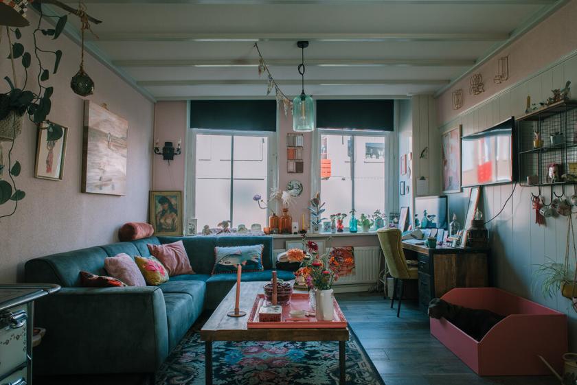 binnenstebuiten_-_roze_retro_huis.jpeg