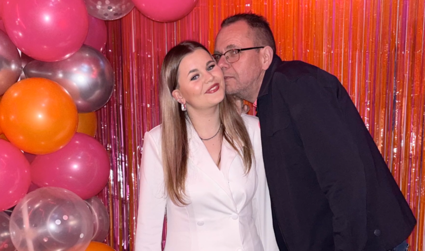 Chinouk met haar vader Fred in Carnavalshart 