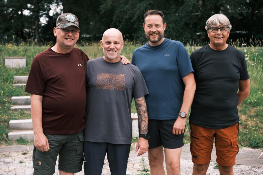 Alex loopt met zijn wandelclub de Nijmeegse Vierdaagse