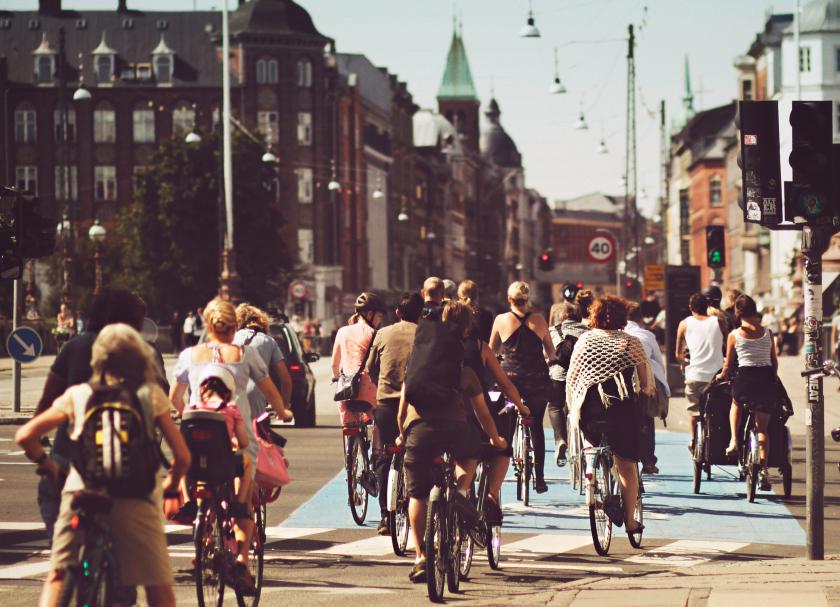 Nederlanders pakken de fiets voor het minste en geringste.