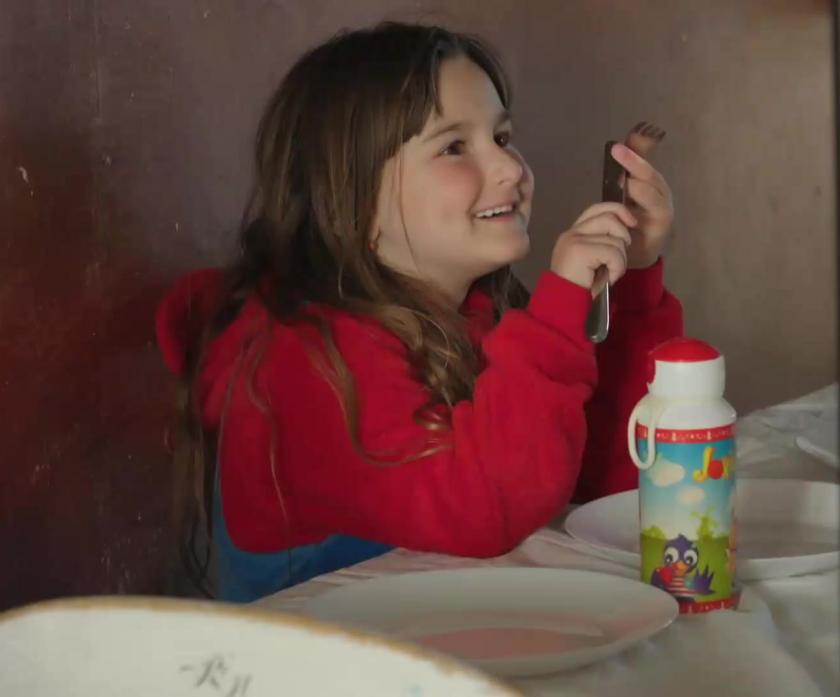 Giovanna Wildeman aan tafel Giovanna Wildeman aan tafel