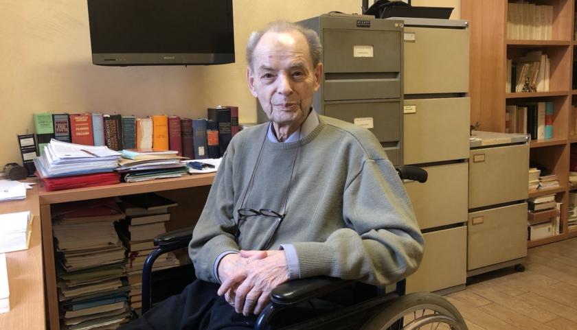 Dr. Kurt-Peter Gumpel S.J. Dr. Kurt-Peter Gumpel S.J.