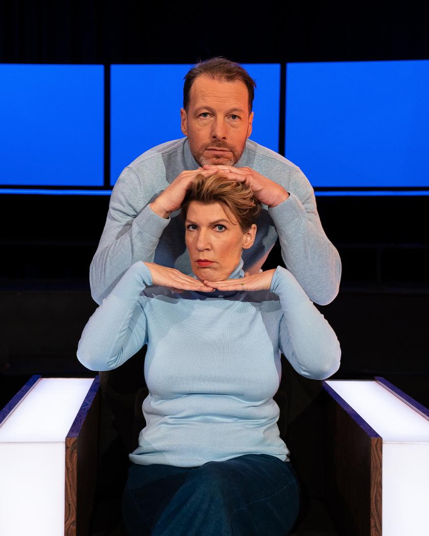 Herman en Paulien in De slimste mens - awkward family shoot