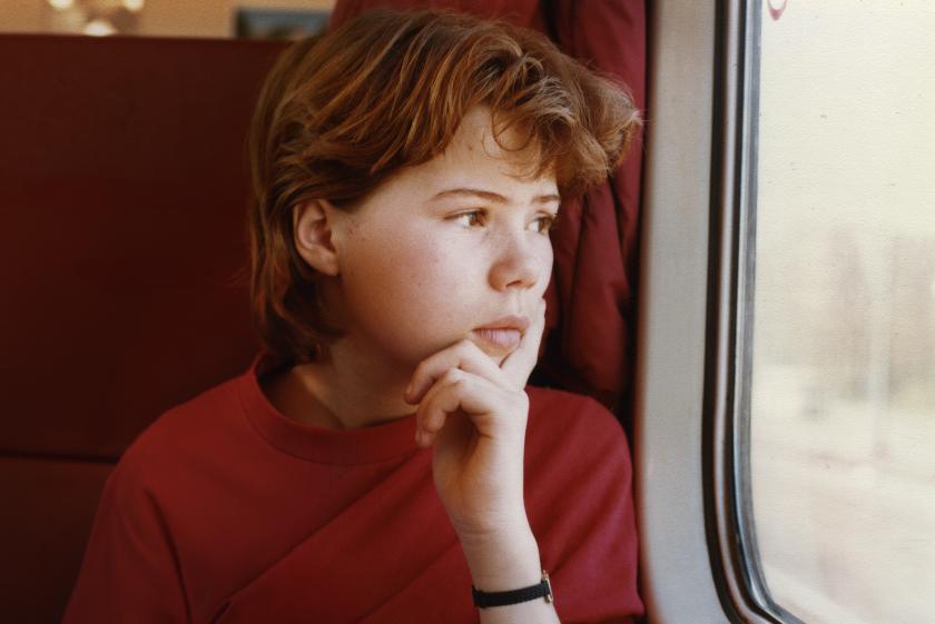 Maroesja Perizonius als kind maker van documentaire Generatie Bhagwan