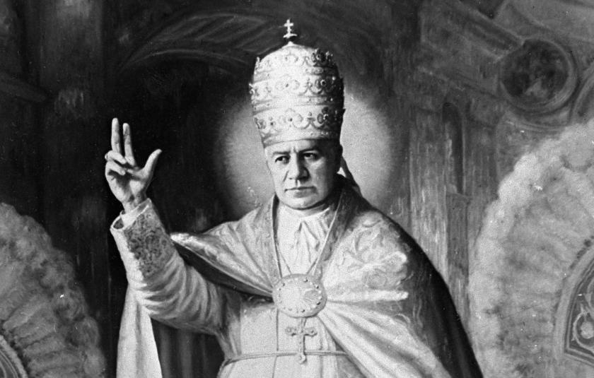 Photo d'archive non datée du Pape Pie X (Giuseppe Sarto 1835-1914). Elu Pape le 4 août 1903, il célébra sa toute première Messe en tant que Souverain Pontife lors de la cérémonie de son couronnement le 9 août 1903. En 1906 Pie X condamne la loi française de Séparation de l'Eglise et de l'Etat votée au Parlement le 9 décembre 1905. AFP
