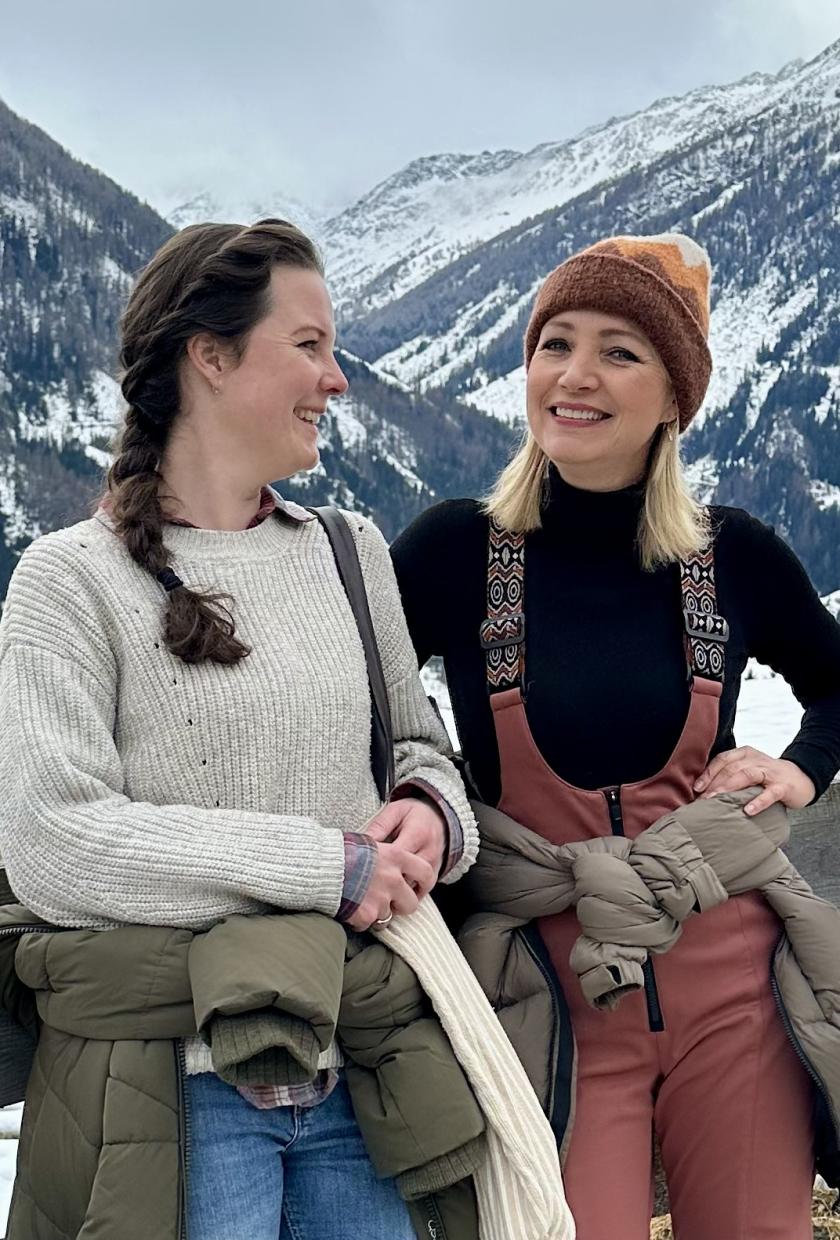 twee vrouwen voor de bergen