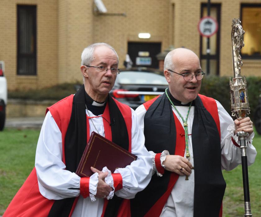 De aartsbisschoppen Stephen Cottrell van York (rechts) en Justin Welby van Canterbury in 2019. De aartsbisschoppen Stephen Cottrell van York (rechts) en Justin Welby van Canterbury in 2019.
