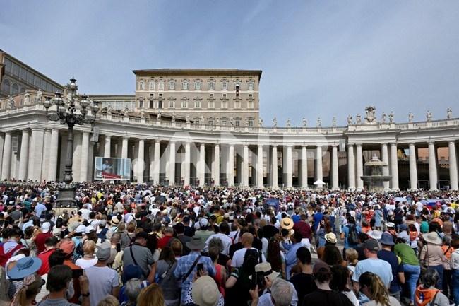 People attend the Pope's weekly Angelus prayer in The Vatican on September 17, 2023. Andreas SOLARO / AFP People attend the Pope's weekly Angelus prayer in The Vatican on September 17, 2023. Andreas SOLARO / AFP