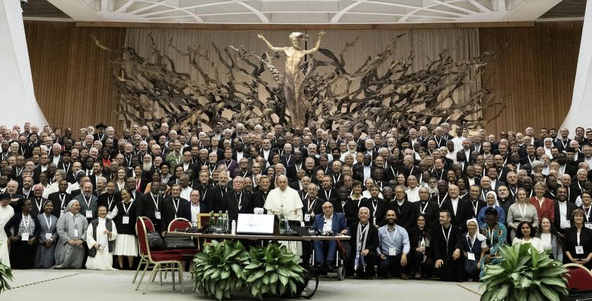 Pope Francis (C) poses for a family photograph with the participants of the Synod of Bishops at the Paul VI Hall in Vatican on October 23, 2023. The Synod assembly, which runs until October 29, nevertheless marks a historic turning point in the Church, with nuns and laywomen allowed to take part for the first time.
Tiziana FABI / AFP Pope Francis (C) poses for a family photograph with the participants of the Synod of Bishops at the Paul VI Hall in Vatican on October 23, 2023. The Synod assembly, which runs until October 29, nevertheless marks a historic turning point in the Church, with nuns and laywomen allowed to take part for the first time.
Tiziana FABI / AFP