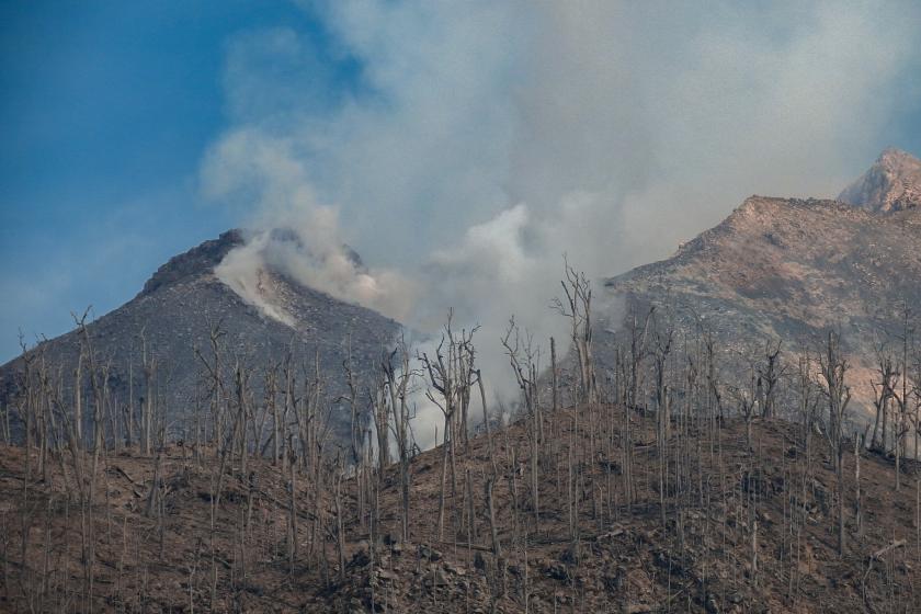 Lava periodically flows from the crater of Mount Lewotobi Laki-Laki a day after it erupted, as seen from Hokeng Jaya Village, East Flores, East Nusa Tenggara, on November 5, 2024. ARNOLD WELIANTO / AFP Lava periodically flows from the crater of Mount Lewotobi Laki-Laki a day after it erupted, as seen from Hokeng Jaya Village, East Flores, East Nusa Tenggara, on November 5, 2024. ARNOLD WELIANTO / AFP