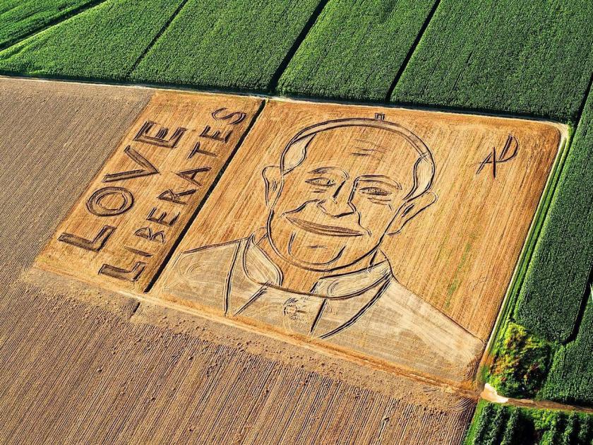A handout image provided by Italian land-artist Dario Gambarin on 03 September 2013 shows an aerial view of a giant portrait of Pope Francis that appears on the surface of a threshed wheat field in Castagnaro, near Verona, northern Italy. Gambarin used a tractor with a plow and a harrow to create the image on a 25,000 square meters field. EPA/GAMBARIN HANDOUT A handout image provided by Italian land-artist Dario Gambarin on 03 September 2013 shows an aerial view of a giant portrait of Pope Francis that appears on the surface of a threshed wheat field in Castagnaro, near Verona, northern Italy. Gambarin used a tractor with a plow and a harrow to create the image on a 25,000 square meters field. EPA/GAMBARIN HANDOUT