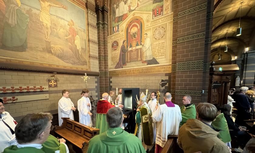 Plaatsing Testa-dubbelreliek