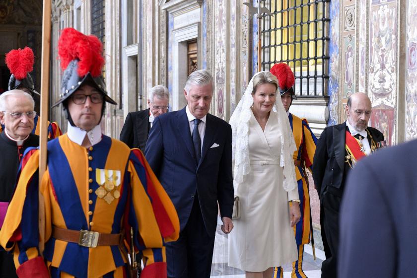 This photo taken and handout on October 27, 2025 by The Vatican Media shows King Philippe of Belgium and Queen Mathilde as they arrive for a meeting with Pope Leo XIV in The Vatican.  Matteo Pernaselci / VATICAN MEDIA
