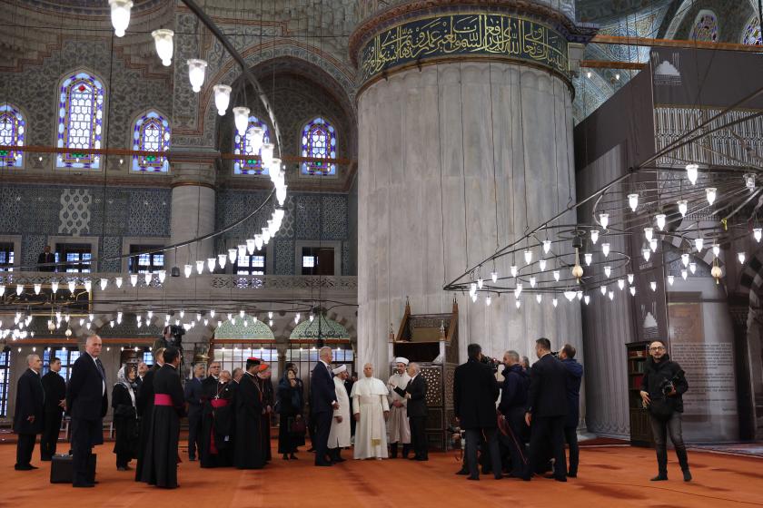 Pope Leo XIV visits the Sultan Ahmed Mosque (Blue Mosque), in Istanbul on November 29, 2025.  BERK OZKAN / AFP