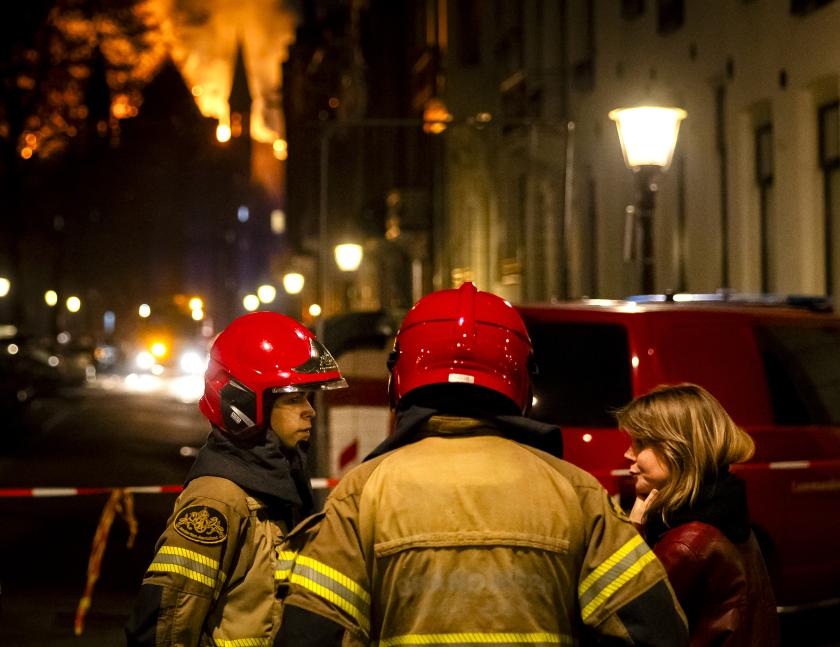De Vondelkerk is voor een groot deel verwoest. Het in 1880 opgeleverde kerkgebouw, niet ver van het Vondelpark, vloog tijdens de jaarwisseling in brand. De toren en een deel van het middengedeelte van de kerk zijn ingestort en een groot deel van het dak is naar beneden gekomen. De muren van het gebouw blijven wel staan, daar is geen instortingsgevaar meer. KOEN VAN WEEL / ANP