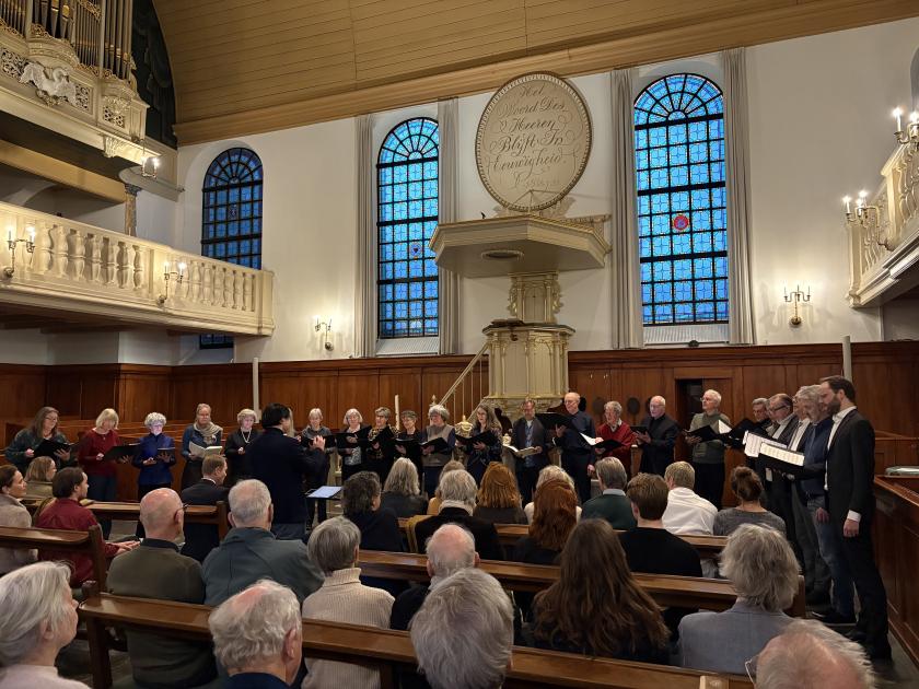 Tijdens de boekpresentatie werden door een koor, waarvan Twan Geurts lid is, drie stukken van Pärt ten gehore gebracht.