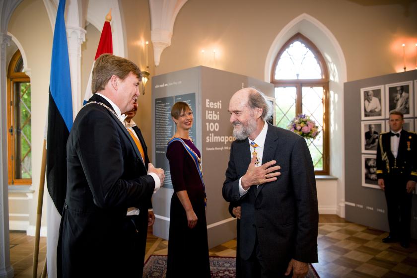 Koning Willem-Alexander ontmoet op 12 juni 2018 componist Arvo Pärt voorafgaand aan het staatsbanket met president Kersti Kaljulaid in Keila Jou Kasteel tijdens het staatsbezoek aan Estland. ANP ROYAL IMAGES PATRICK VAN KATWIJK