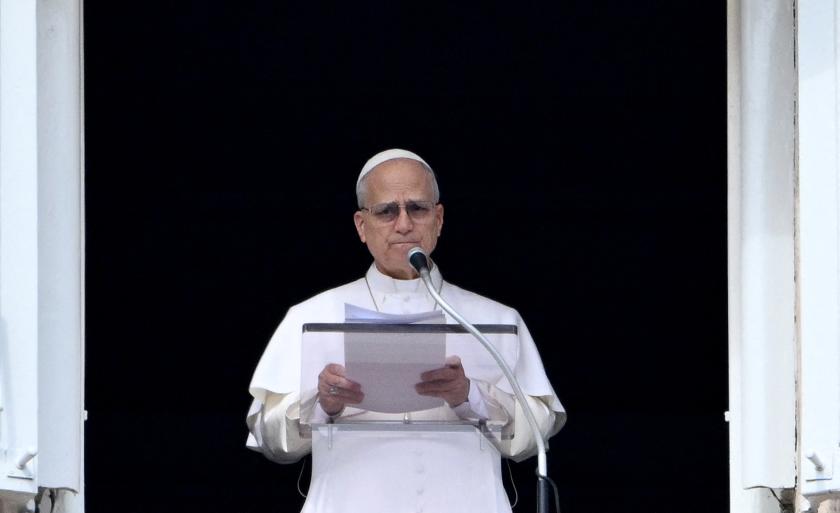 Pope Leo XIV addresses the crowd from the window of the apostolic palace overlooking St Peter's square during his Sunday Angelus prayer at the Vatican on March 1, 2026. Alberto PIZZOLI / AFP