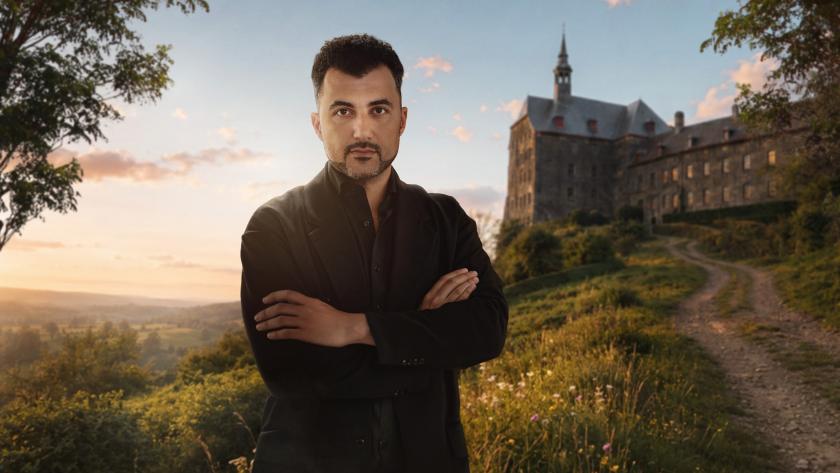 Schrijver en columnist Özcan Akyol in Kloostergasten