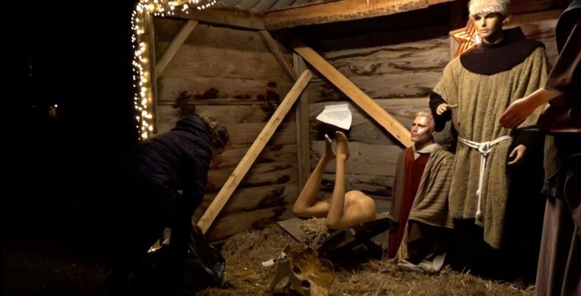 Kerststal in dorpje Loil vernield Kerststal in dorpje Loil vernield