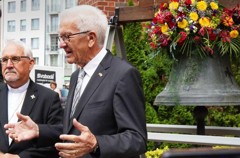 Bischof Gebhard Fürst (links) und Ministerpräsident Winfried Kretschmann sind nach Polen gereist. Foto: Diözese Rottenburg-Stuttgart/Arkadius Guzy Bischof Gebhard Fürst (links) und Ministerpräsident Winfried Kretschmann sind nach Polen gereist. Foto: Diözese Rottenburg-Stuttgart/Arkadius Guzy