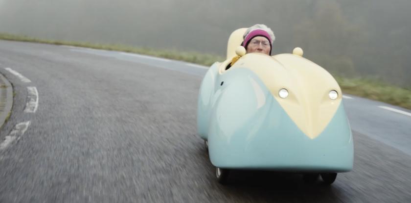 Johan Vollenbroek op zijn velomobiel