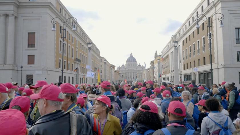 Opweg naar de Heilige Deur in de Sint-Pieter