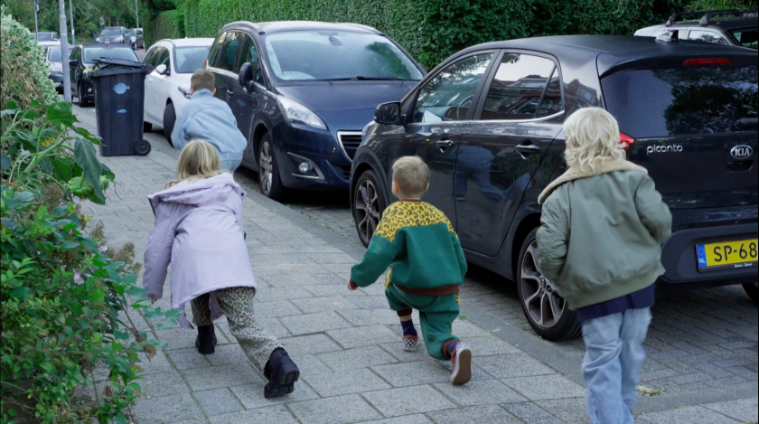 Kinderen buiten sporten