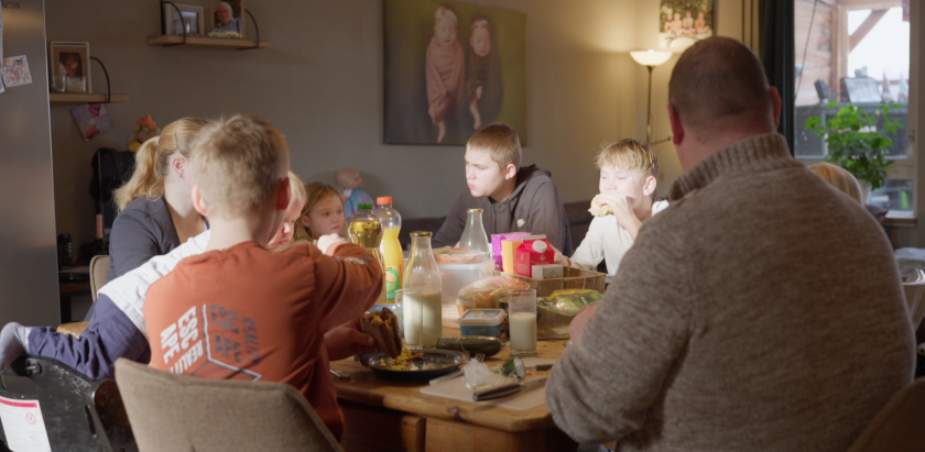 Ontbijttafel bij familie De Lange