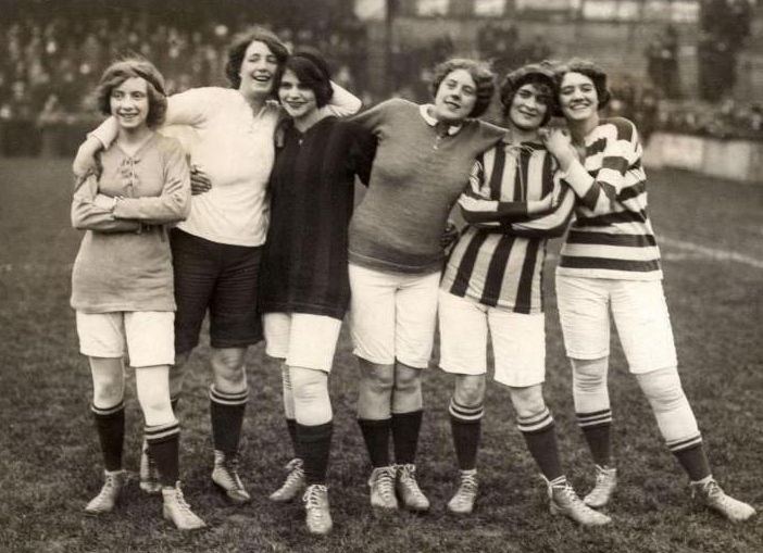 Vrouwenvoetbal in Londen 1914 Nationaal Archief/Collectie Spaarnestad Vrouwenvoetbal in Londen 1914 Nationaal Archief/Collectie Spaarnestad