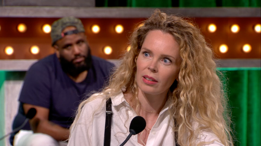 Roxane van Iperen aan tafel bij Margriet Roxane van Iperen aan tafel bij Margriet