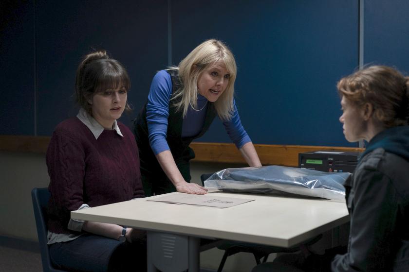 Shetland Twee vrouwen zijn iemand aan het bevragen