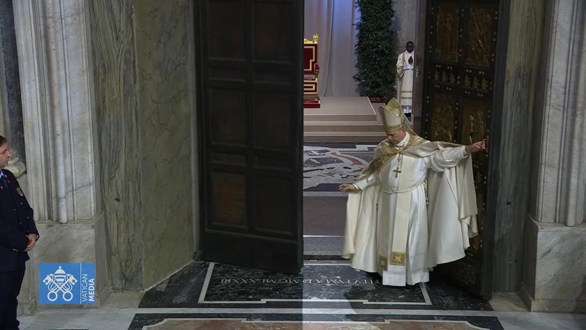 Paus Leo XIV sluit de Heilige Deur van de Sint-Pieter.