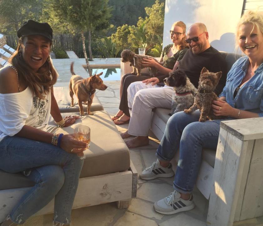 Patty Brard en Antoinnette Scheulderman op Ibiza Patty Brard en Antoinnette Scheulderman op Ibiza