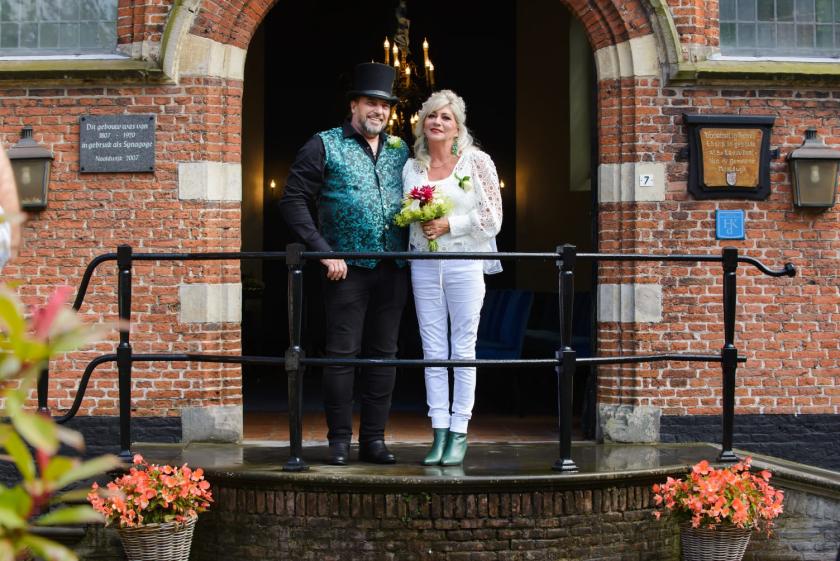 Twee mensen net getrouwd