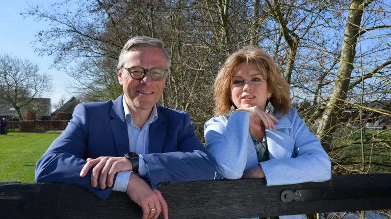 KRO-NCRV's De verwondering met Annemiek Schrijver en Arnold Huijgen