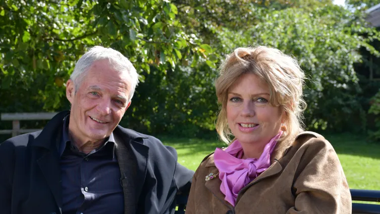 KRO-NCRV's De verwondering met Annemiek Schrijver en Herman Finkers