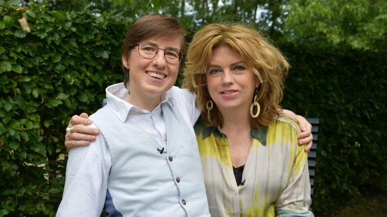 KRO-NCRV's De verwondering met Annemiek Schrijver en Margot Brouwer