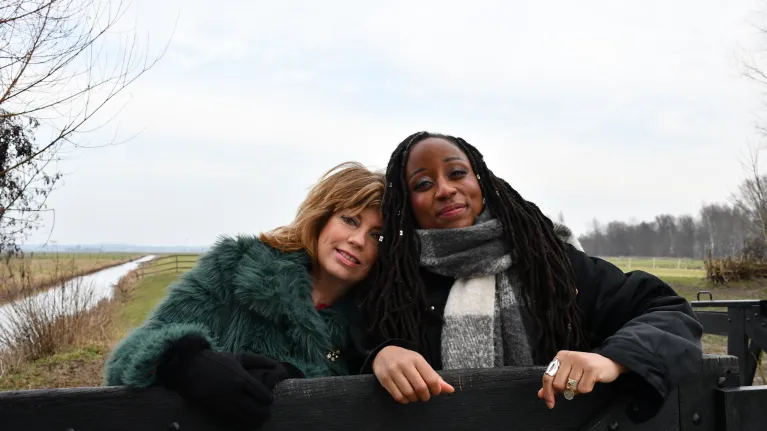 KRO-NCRV's De verwondering met Annemiek Schrijver en Clarice Gargard 